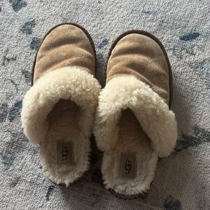 UGG womens Beige Sheepskin Slippers size 9